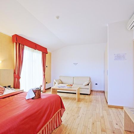 Vilola Bed & Breakfast Zambratija  Bagian luar foto