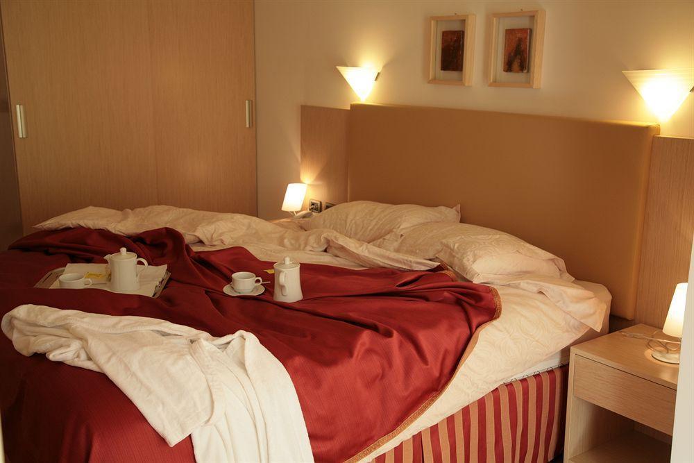 Vilola Bed & Breakfast Zambratija  Bagian luar foto