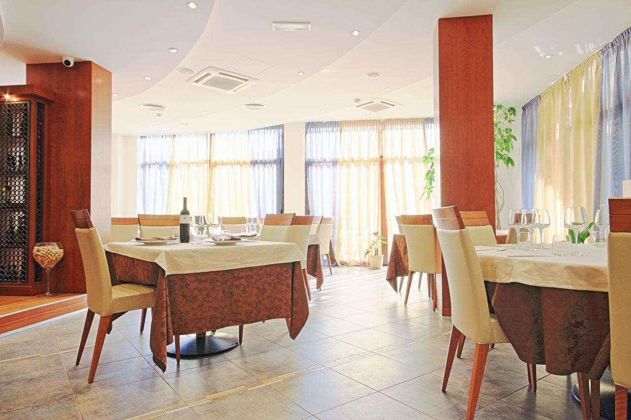 Vilola Bed & Breakfast Zambratija  Bagian luar foto