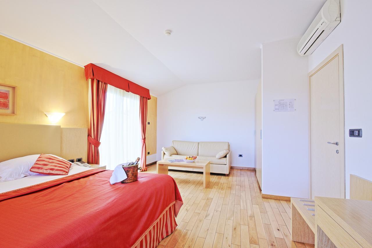 Vilola Bed & Breakfast Zambratija  Bagian luar foto